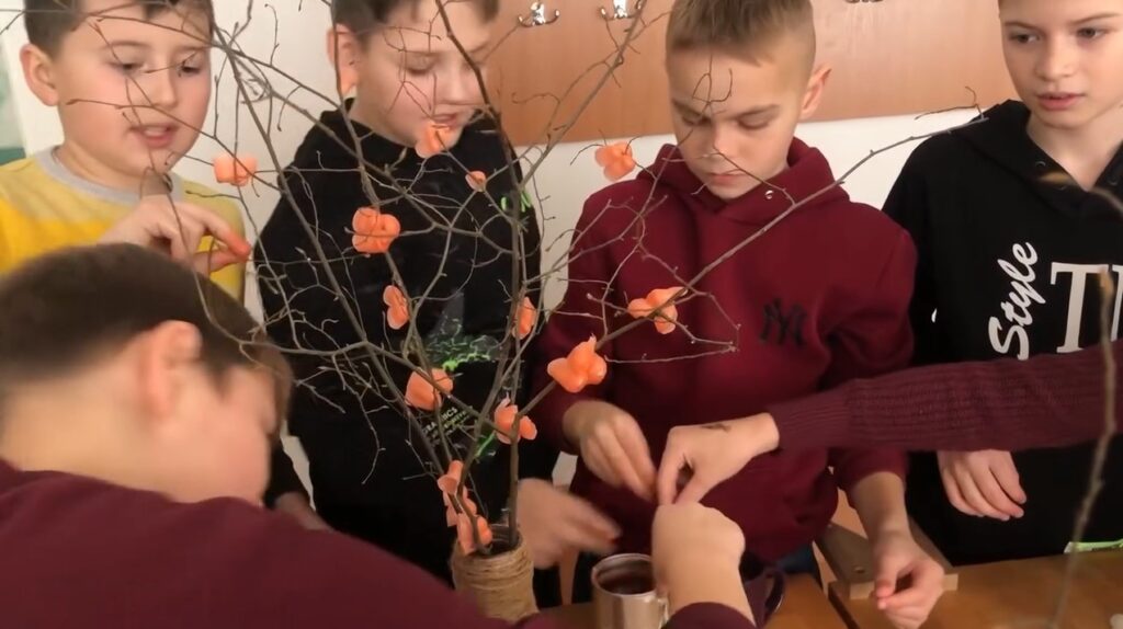 Гурток “Світ іграшки” – створення краси!
