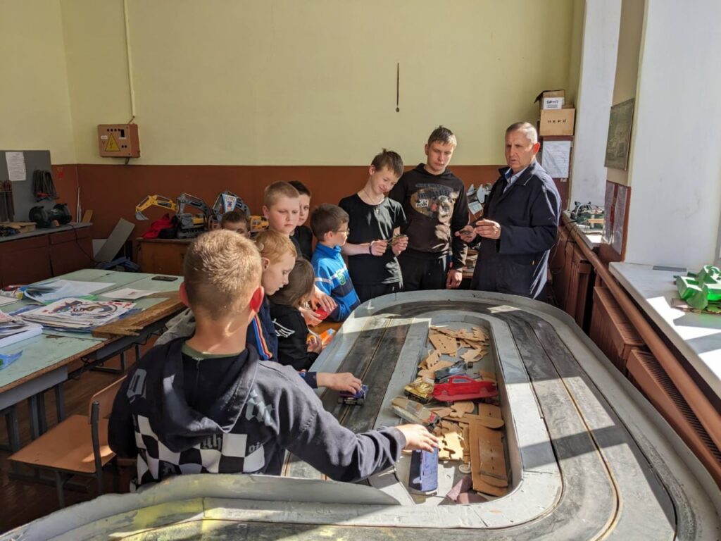 Трасове автомоделювання – технічна творчість у русі!
