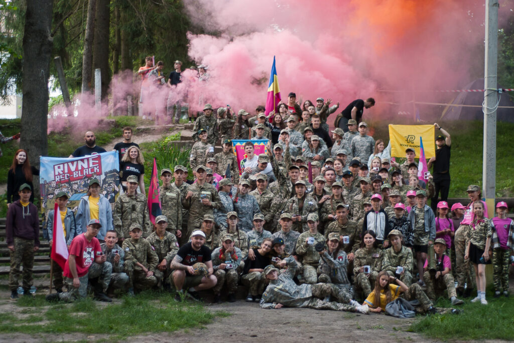 Ком’юніті “Rivne Red Black” та Rivne Running Club провели курс «Евакуація пораненого» для учасників гри «Джура»